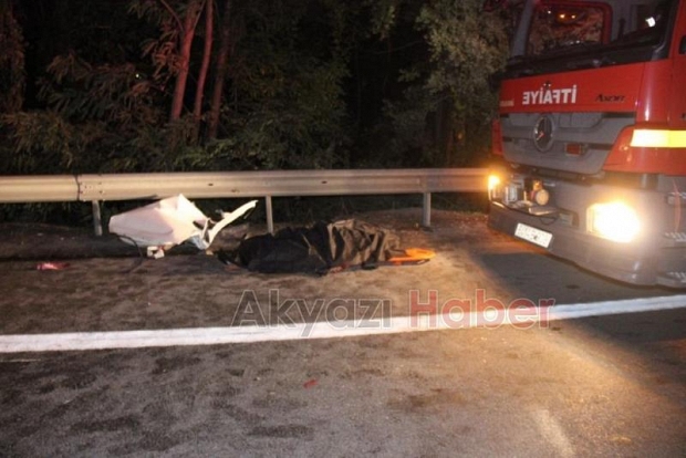 TEM'de arıza yapan tıra çarptı: 1 ölü