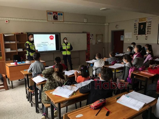 Akyazı'da jandarmadan öğrencilere trafik eğitimi
