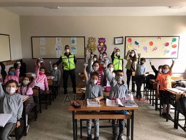 Akyazı'da jandarmadan öğrencilere trafik eğitimi