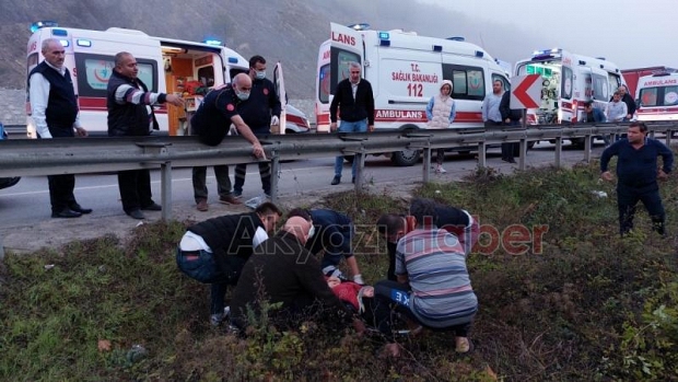 Turizm otobüsü dereye yuvarlandı: 2 ölü, 14 yaralı