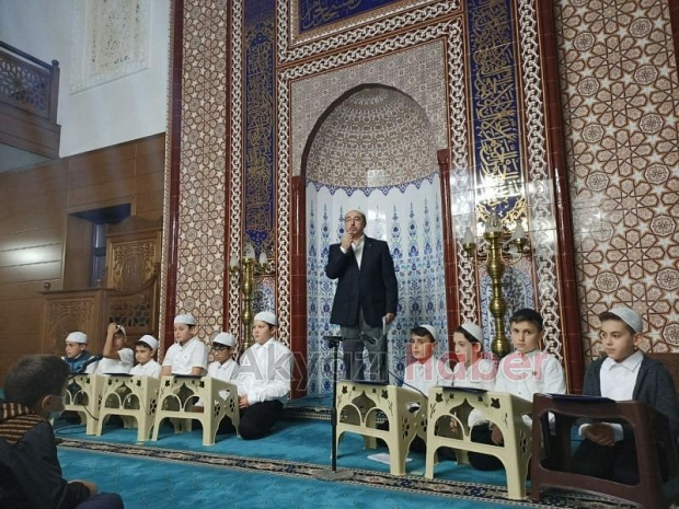 Akyazı İmam Hatip Ortaokulundan kandil programı