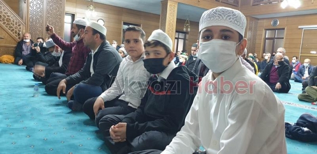 Akyazı İmam Hatip Ortaokulundan kandil programı