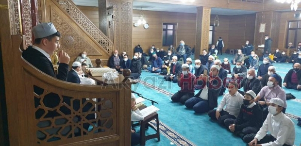 Akyazı İmam Hatip Ortaokulundan kandil programı