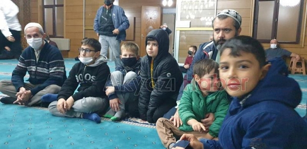 Akyazı İmam Hatip Ortaokulundan kandil programı