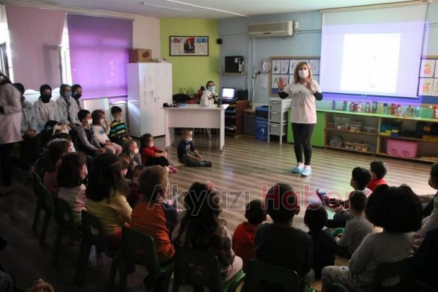 Öğretim üyelerinden ana okulunda hijyen etkinliği