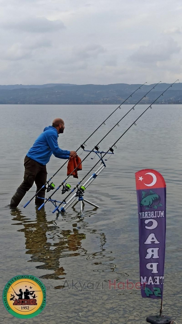 Sapanca'da en büyük balığı yakalamak için yarışıyorlar