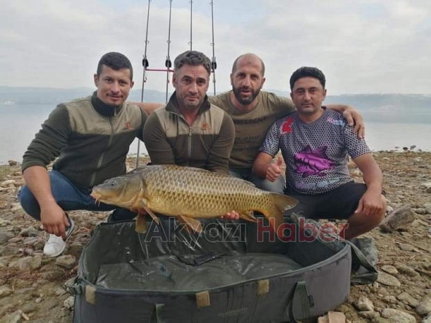 Sapanca'da en büyük balığı yakalamak için yarışıyorlar