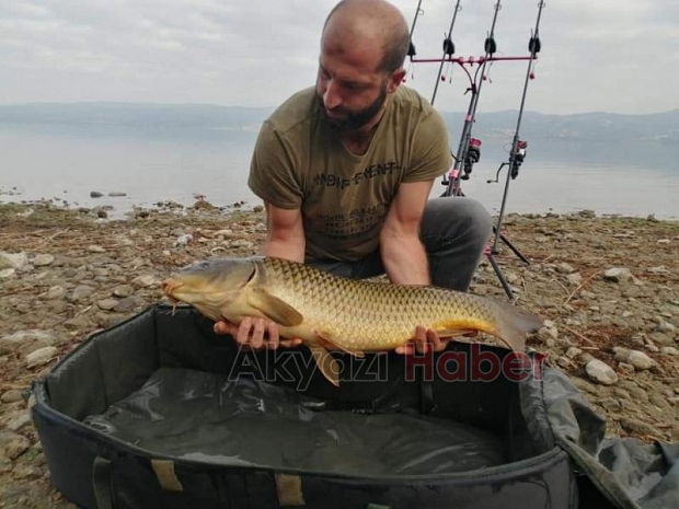 Sapanca'da en büyük balığı yakalamak için yarışıyorlar