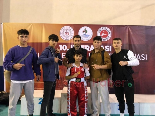 Akyazılı Kick Bokscular turnuvaya damga vurdu