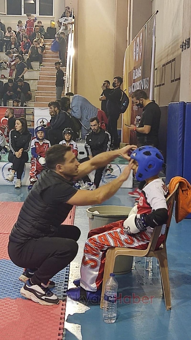 Akyazılı Kick Bokscular turnuvaya damga vurdu
