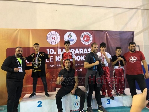 Akyazılı Kick Bokscular turnuvaya damga vurdu