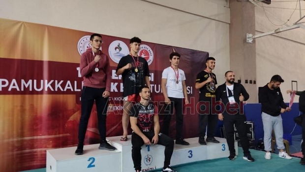 Akyazılı Kick Bokscular turnuvaya damga vurdu