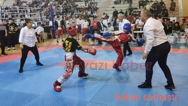 Akyazılı Kick Bokscular turnuvaya damga vurdu
