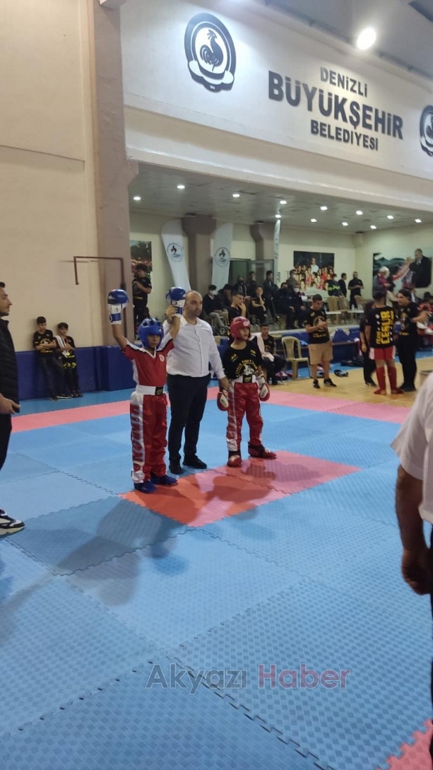 Akyazılı Kick Bokscular turnuvaya damga vurdu