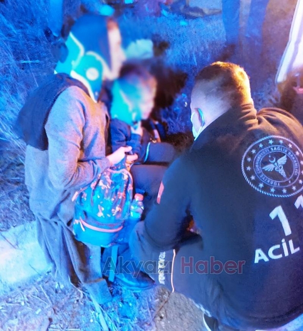 Kazancı kavşağında feci kaza; Anne ve çocuğu yola fırladı