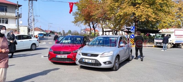 Pazarköy Kavşağı'nda kaza
