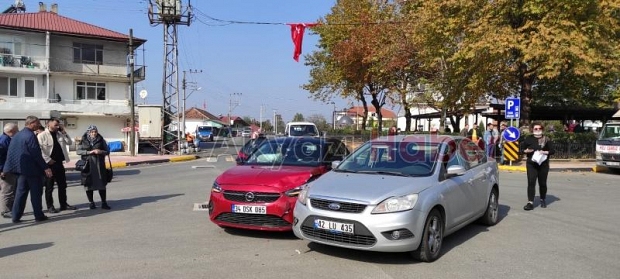Pazarköy Kavşağı'nda kaza