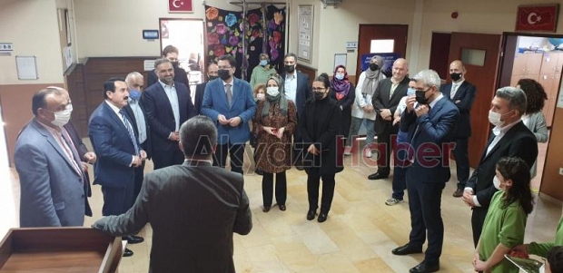 Akyazı'da Prof.Dr. Yücel Yüksel adına kütüphane açıldı