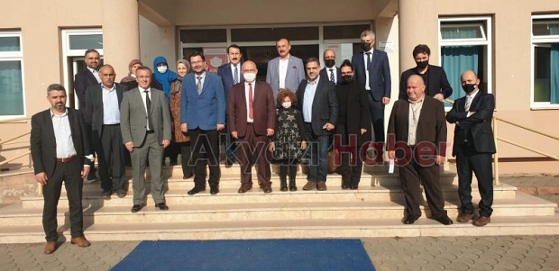 Akyazı'da Prof.Dr. Yücel Yüksel adına kütüphane açıldı
