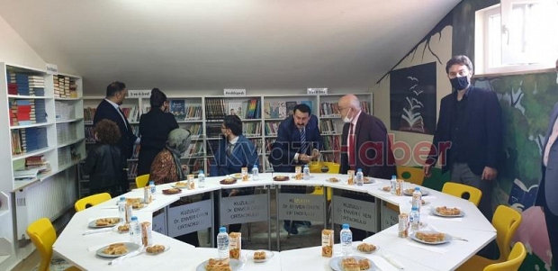 Akyazı'da Prof.Dr. Yücel Yüksel adına kütüphane açıldı