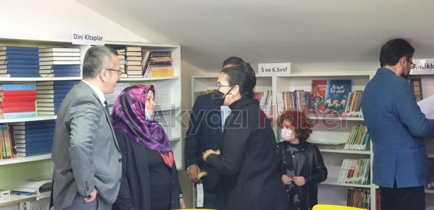 Akyazı'da Prof.Dr. Yücel Yüksel adına kütüphane açıldı