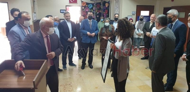 Akyazı'da Prof.Dr. Yücel Yüksel adına kütüphane açıldı
