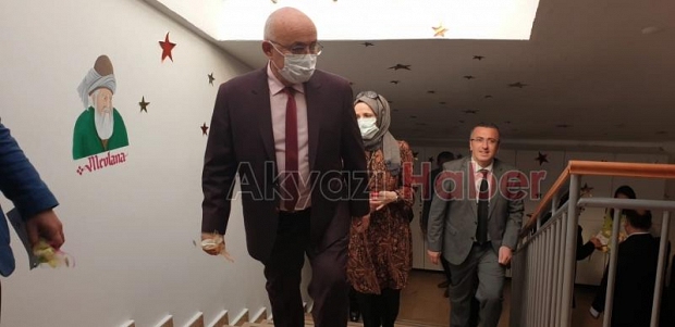 Akyazı'da Prof.Dr. Yücel Yüksel adına kütüphane açıldı