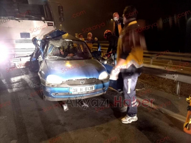 Kamyon otomobili biçti: 3 yaralı