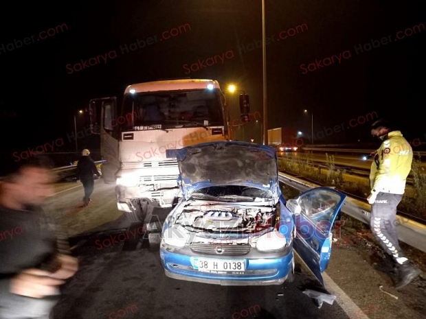 Kamyon otomobili biçti: 3 yaralı