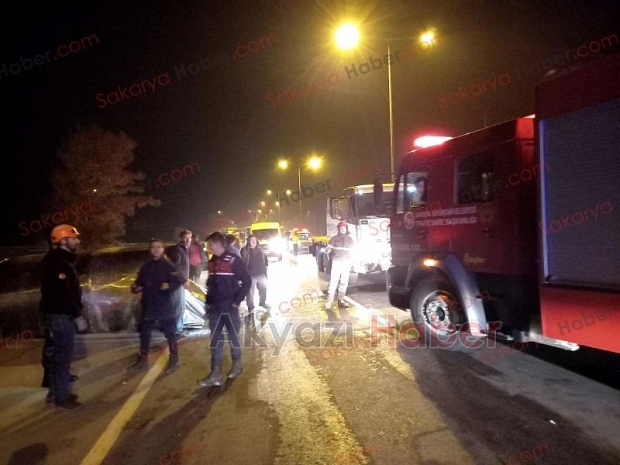 Kamyon otomobili biçti: 3 yaralı