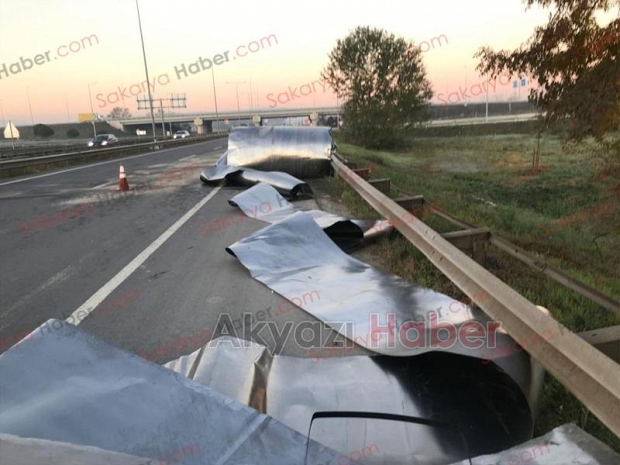 Kamyon otomobili biçti: 3 yaralı