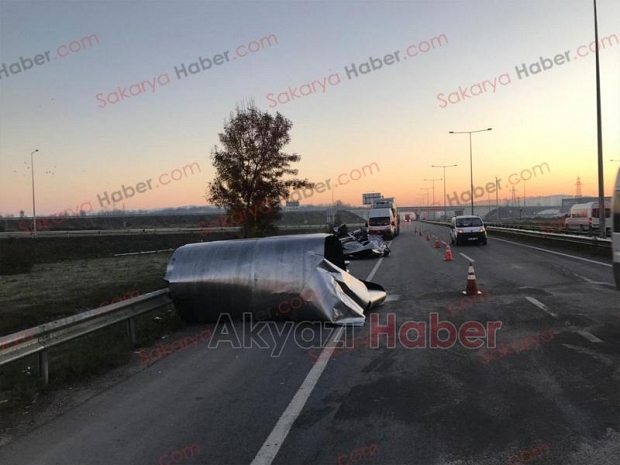 Kamyon otomobili biçti: 3 yaralı