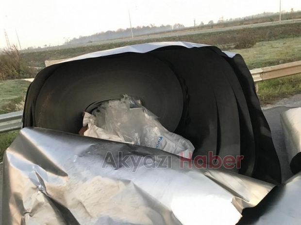 Kamyon otomobili biçti: 3 yaralı