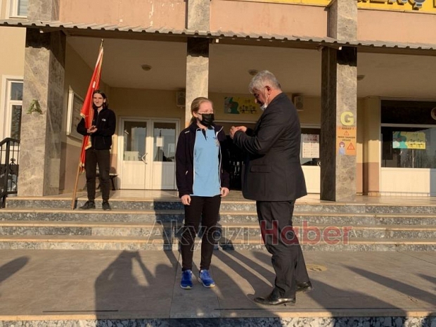 Akyazılı Ecrin Dünya Şampiyonu oldu