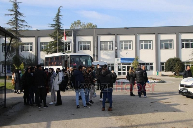 Akyazı Belediyesi'nden üniversite öğrencilerine doğa gezisi