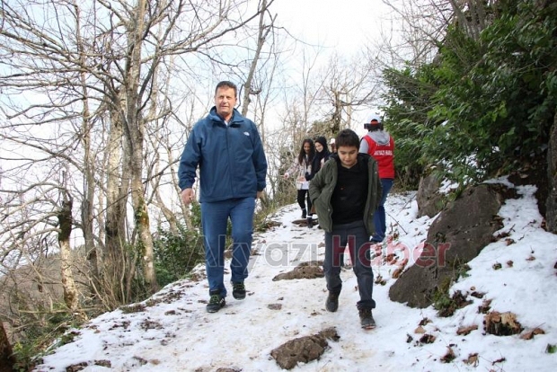 Akyazı Belediyesi'nden üniversite öğrencilerine doğa gezisi