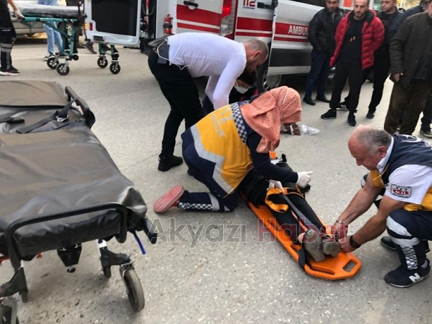 Motosiklet yaya'ya çarptı: 2 yaralı