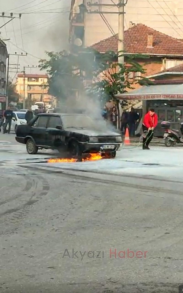 Araç alev aldı söndürme tüpünü alan koştu