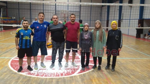 Öğretmenlerin Voleybol Turnuvası heyecanı