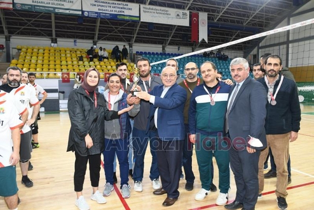 Öğretmenlerin Voleybol Turnuvası heyecanı