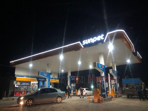 Akaryakıt istasyonlarında kuyruk