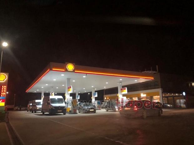 Akaryakıt istasyonlarında kuyruk