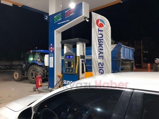 Akaryakıt istasyonlarında kuyruk