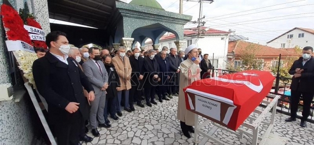Eski İçişleri Bakanı Güneş toprağa verildi