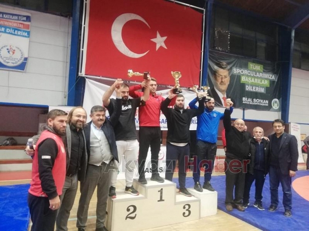 Akyazı'da düzenlenen güreş turnuvası sona erdi.