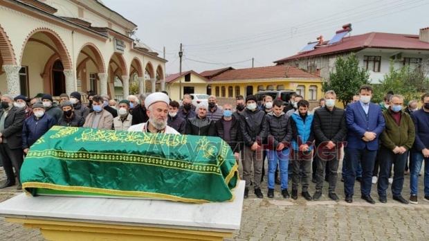 Minik Ecrin toprağa verildi