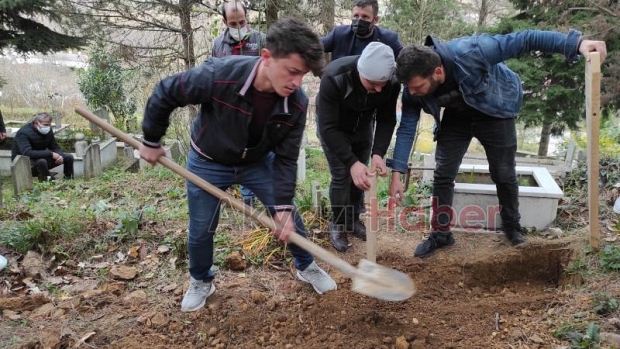 Minik Ecrin toprağa verildi