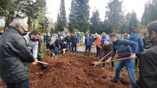 Fatma Sarı Toprağa verildi