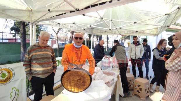 Akyazı'da orman köylülerine hibe destekli 10 traktör verildi