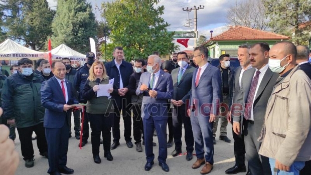 Akyazı'da orman köylülerine hibe destekli 10 traktör verildi
